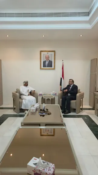 السفير العُماني يقدم واجب العزاء في وفاة الرئيس السابق عبدربه منصور هادي